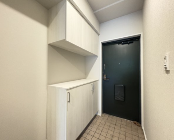 横須賀市公郷町、マンションの玄関画像です