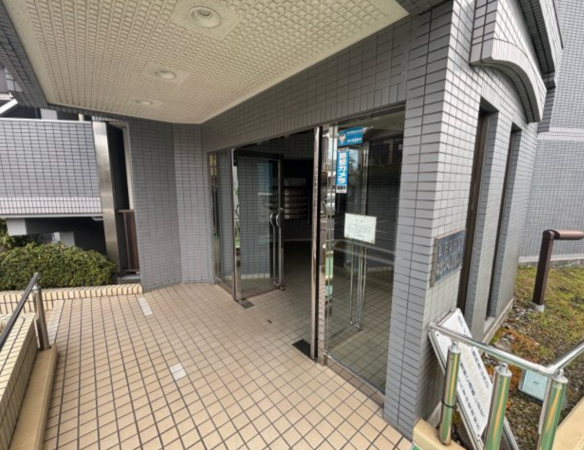 横須賀市公郷町、マンションのエントランス画像です