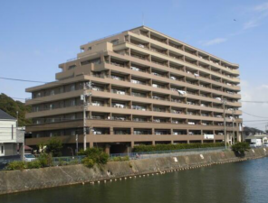 横須賀市長瀬、マンションの外観画像です