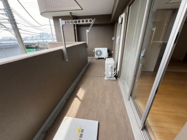 横須賀市長瀬、マンションのバルコニー画像です