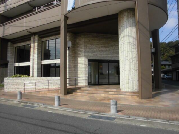 横須賀市長瀬、マンションのエントランス画像です