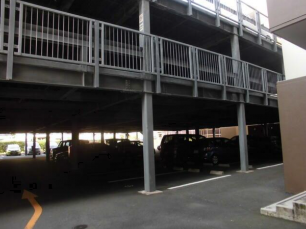 横須賀市長瀬、マンションの駐車場画像です