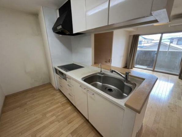 横須賀市長瀬、マンションのキッチン画像です