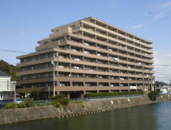 横須賀市長瀬、マンションの外観画像です