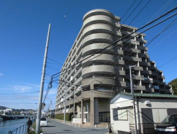 横須賀市長瀬、マンションの外観画像です