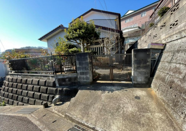 横須賀市小矢部、中古一戸建ての外観画像です
