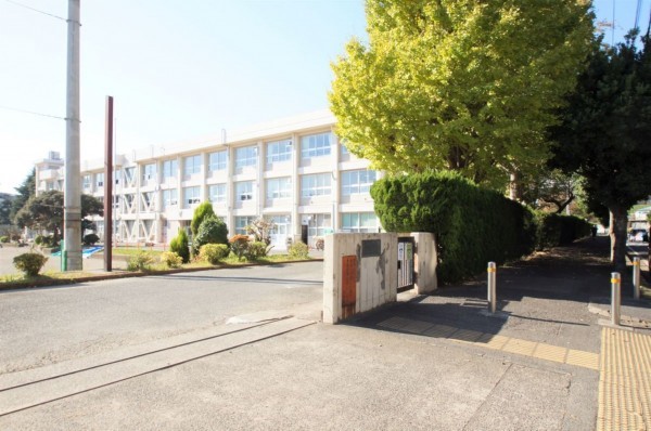 横須賀市富士見町、土地の中学校画像です