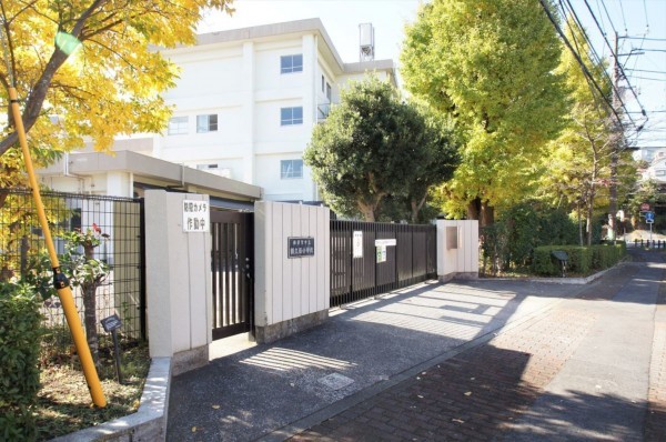 横須賀市富士見町、土地の小学校画像です