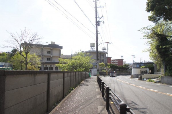 横須賀市馬堀町、土地の小学校画像です