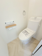 横須賀市鴨居、新築一戸建てのトイレ画像です