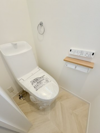 横須賀市鴨居、新築一戸建てのトイレ画像です