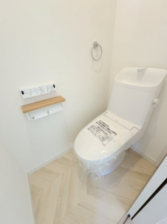 横須賀市鴨居、新築一戸建てのトイレ画像です