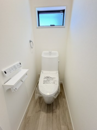 横須賀市鴨居、新築一戸建てのトイレ画像です