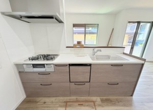 横須賀市鴨居、新築一戸建てのキッチン画像です