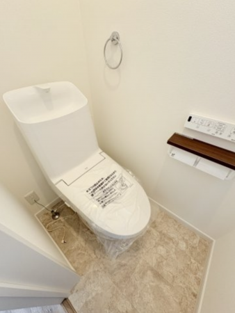 横須賀市鴨居、新築一戸建てのトイレ画像です