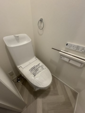 横須賀市鴨居、新築一戸建てのトイレ画像です
