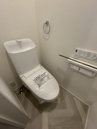 横須賀市鴨居、新築一戸建てのトイレ画像です