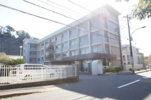 横須賀市鴨居、中古一戸建ての中学校画像です