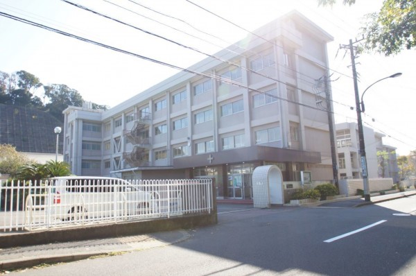 横須賀市鴨居、中古一戸建ての中学校画像です
