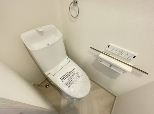 横須賀市久里浜、新築一戸建てのトイレ画像です