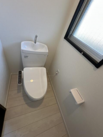 横須賀市小原台、中古一戸建てのトイレ画像です