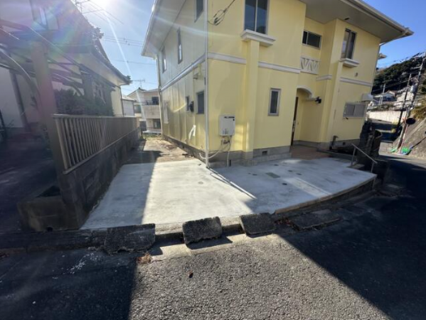 横須賀市小原台、中古一戸建ての駐車場画像です