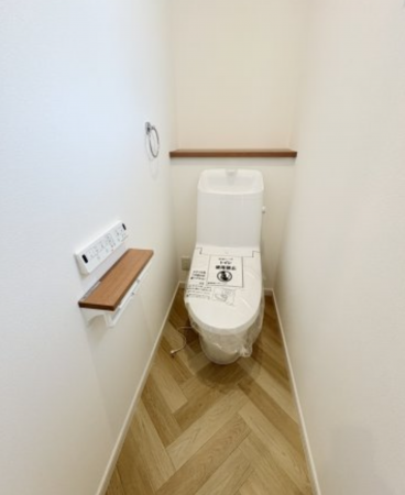 横須賀市鴨居、新築一戸建てのトイレ画像です