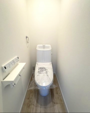 横須賀市馬堀町、新築一戸建てのトイレ画像です