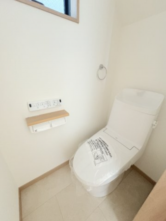横須賀市馬堀町、新築一戸建てのトイレ画像です