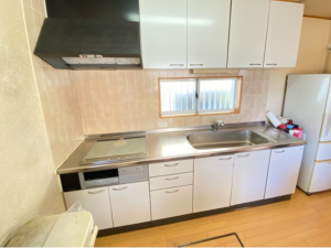 横須賀市東浦賀、中古一戸建てのキッチン画像です