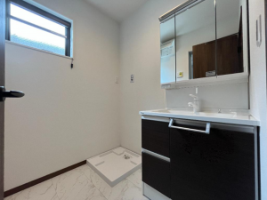 横須賀市森崎、新築一戸建ての洗面画像です