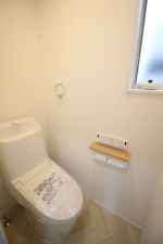 横須賀市浦上台、新築一戸建てのトイレ画像です