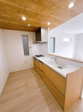 横須賀市浦上台、新築一戸建てのキッチン画像です