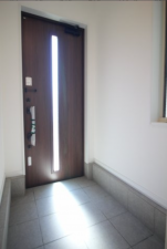 横須賀市浦上台、新築一戸建ての玄関画像です