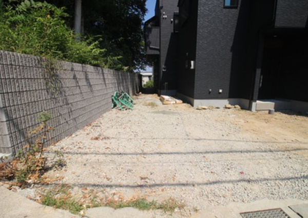 横須賀市大津町、新築一戸建ての駐車場画像です