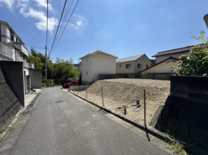 横須賀市岩戸、土地の前面道路を含む現地写真画像です