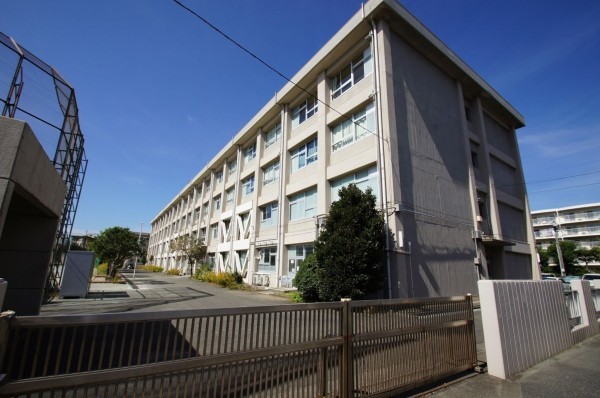 横須賀市池田町、新築一戸建ての中学校画像です