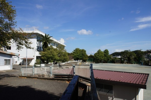 横須賀市池田町、新築一戸建ての小学校画像です
