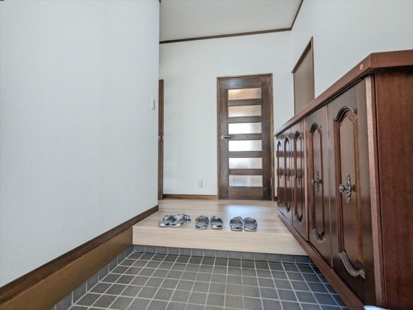 横須賀市公郷町、中古一戸建ての玄関画像です