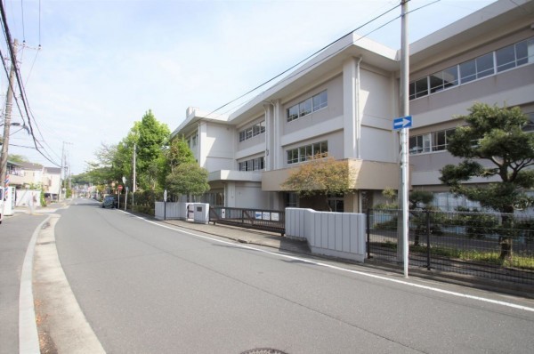 横須賀市根岸町、マンションの小学校画像です