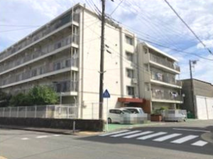 横須賀市久里浜、マンションの前面道路を含む現地写真画像です