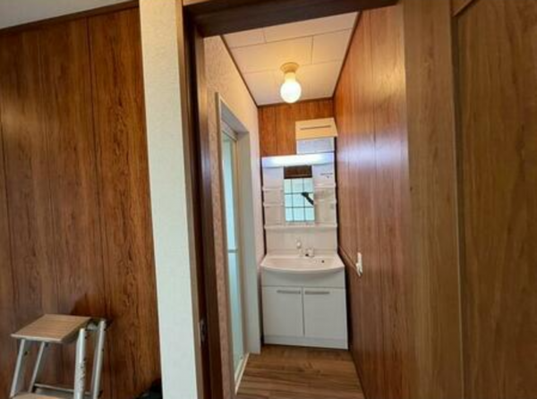 横須賀市舟倉、中古一戸建ての洗面画像です