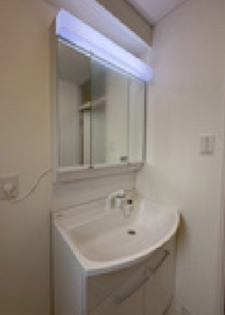 横須賀市浦賀、マンションの洗面画像です