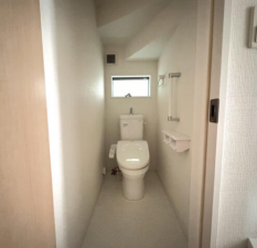 横須賀市ハイランド、中古一戸建てのトイレ画像です