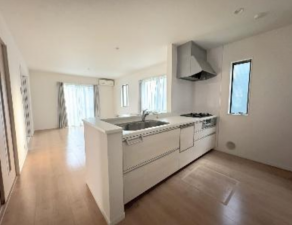 横須賀市ハイランド、中古一戸建てのキッチン画像です