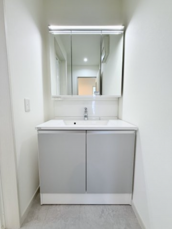 横須賀市久里浜、新築一戸建ての洗面画像です
