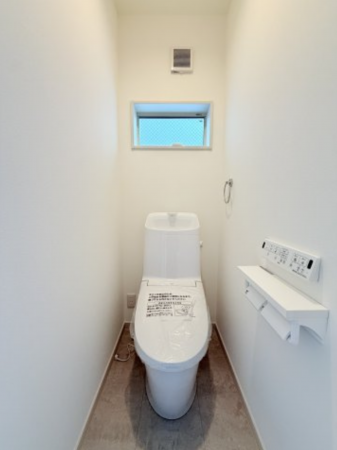 横須賀市久里浜、新築一戸建てのトイレ画像です