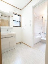 横須賀市平作、中古一戸建ての洗面画像です