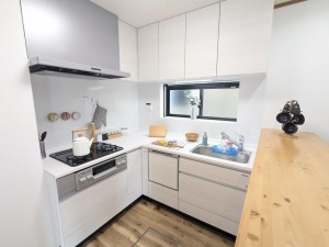 横須賀市平作、中古一戸建てのキッチン画像です