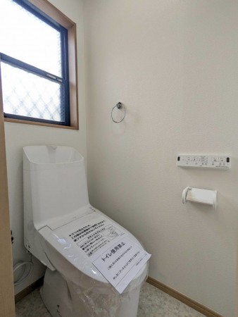 横須賀市平作、中古一戸建てのトイレ画像です